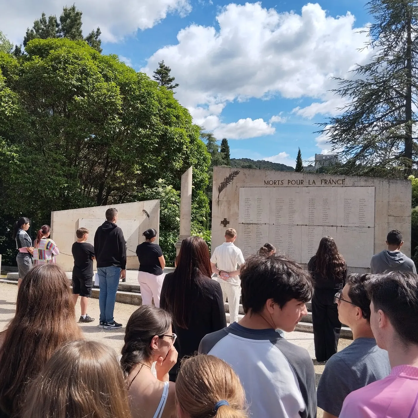Photo 2 sur 3 : Commémoration du 8 mai 1945